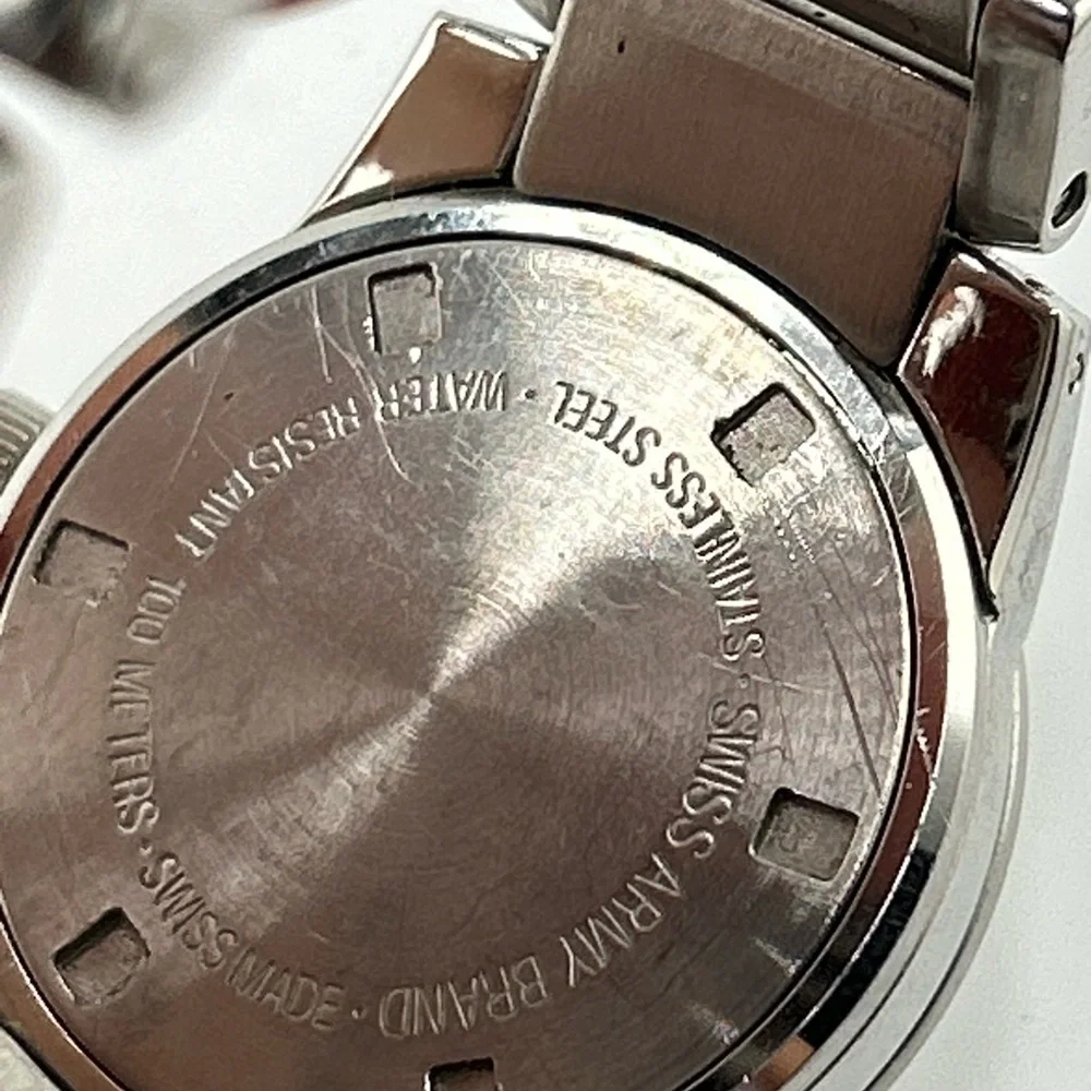 VICTORINOX SWISS ARMY MENS WATCH SIVER TONE #579
